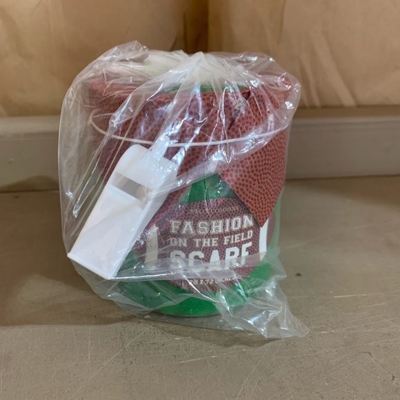 fashion on the field scarf - Picture 1 of 3